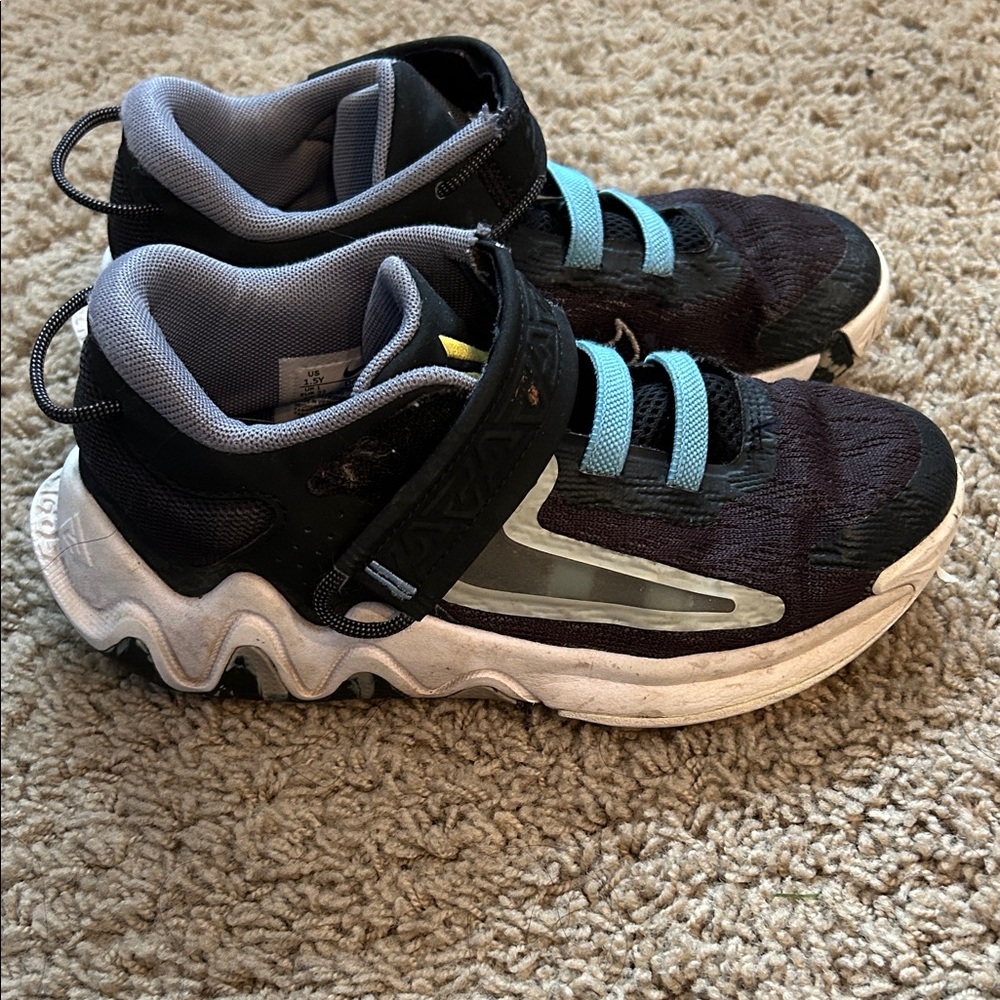 Nike Kids Sneakers Black with Blue Laces